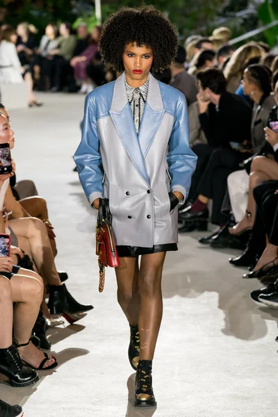 Look 18